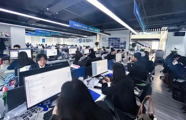法保网AI法律服务 低成本合规体系与科大讯飞垂直大模型研发新路径